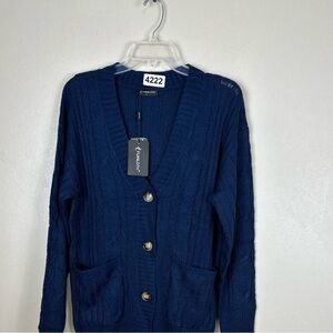 Fuinloth size small cardigan blue nwt extra button.  Pockets  p2p-19 27 length